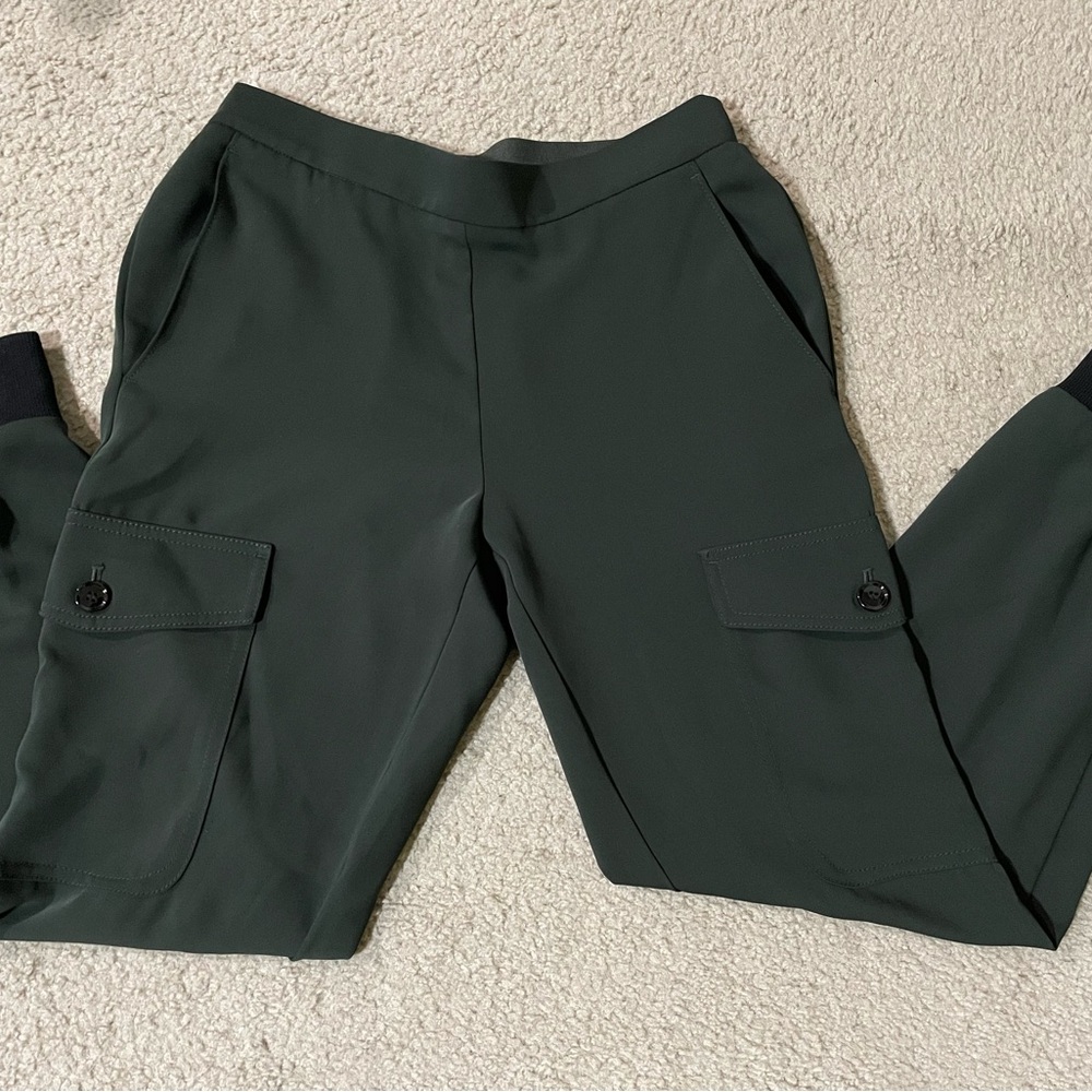 Ann Taylor Dark Olive Green Classy Jogger Cargo Pants. Size: X-Small.